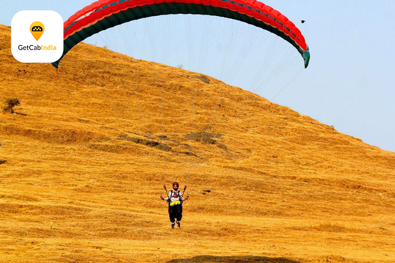 Para Gliding gives you a fantastic feeling of flying with activities in Jodhpur by Get Cab India.